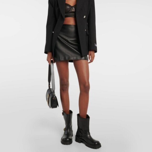 🇺🇸  Versace Medusa-Embossed Leather Boots - Picture 2 of 5